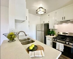 Victory Apartments in North Hollywood, CA - Building Photo