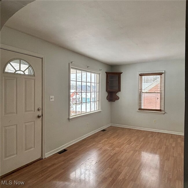 35 E Faith St in Struthers, OH - Building Photo - Building Photo