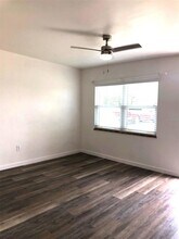 1401 E Alfred St, Unit 4 in Tavares, FL - Foto de edificio - Building Photo