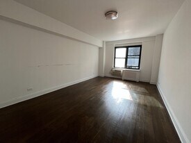 157 E 57th St, Unit 7C in New York, NY - Building Photo