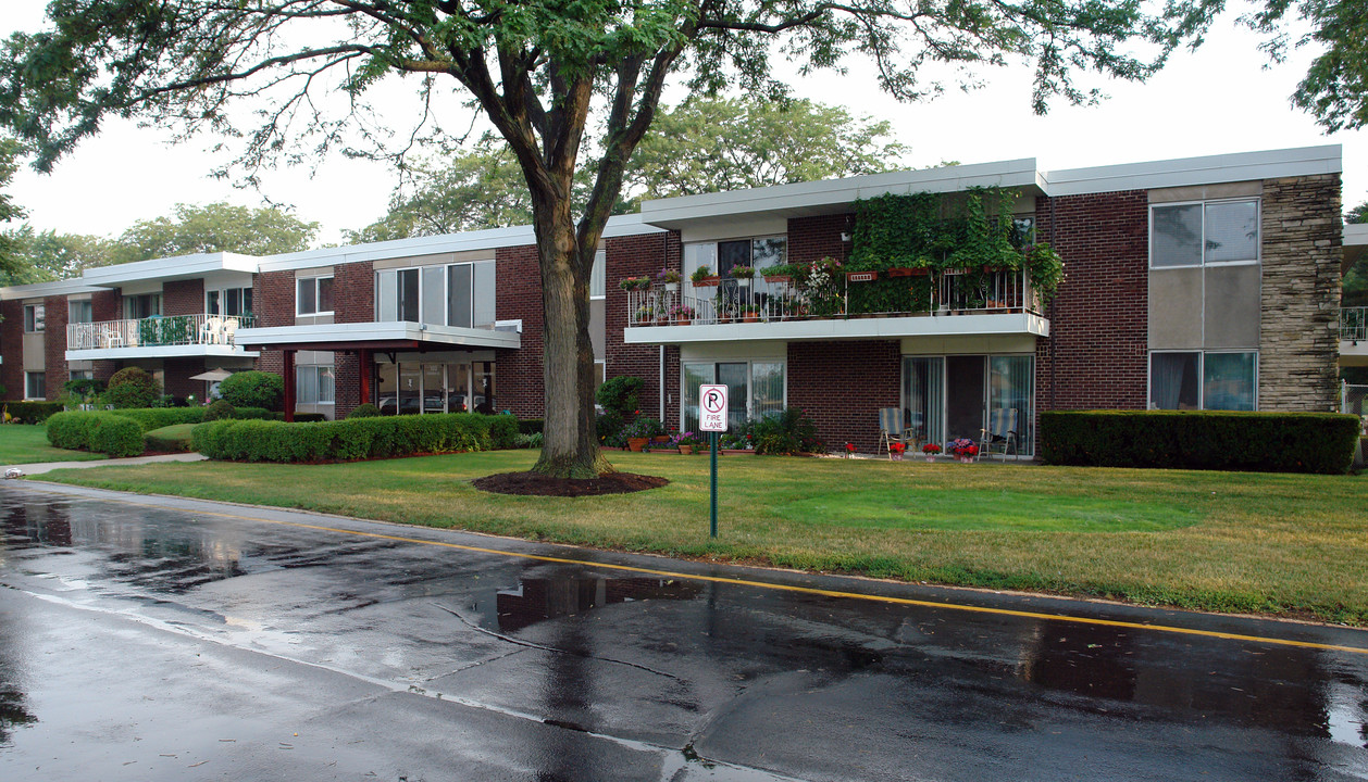 Cameo Terrace North in Wheeling, IL - Building Photo