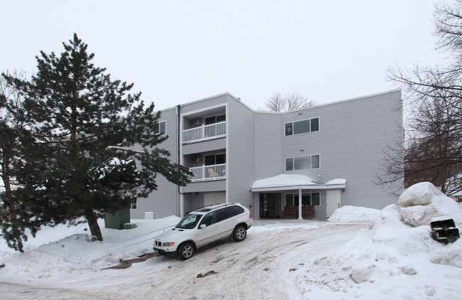 Hillside Terrace Apartments in Long Lake, MN - Building Photo - Building Photo