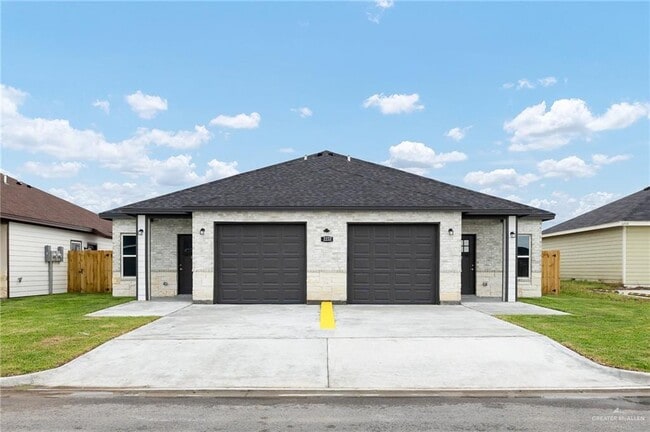property at 2222 N Vly Cir
