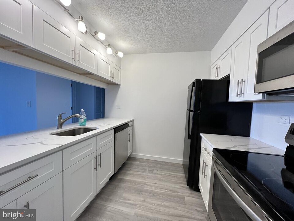 233 S 6th St in Philadelphia, PA - Building Photo