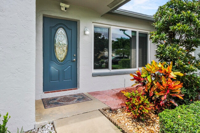 22493 SW 56th Ave in Boca Raton, FL - Building Photo - Building Photo