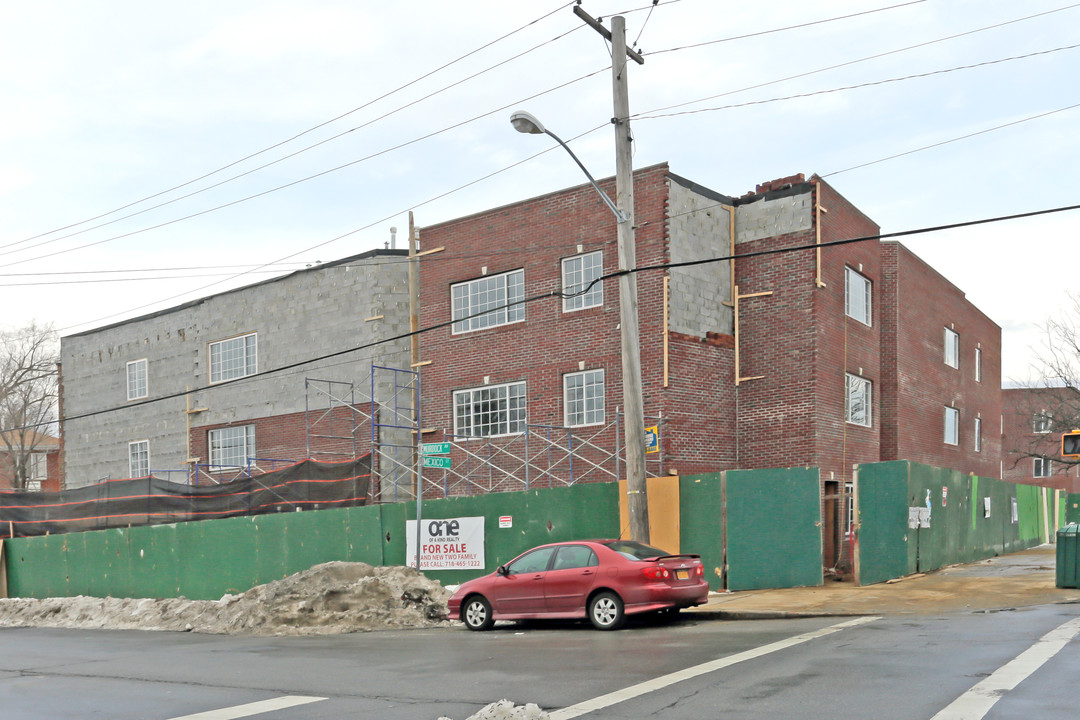 189-35 Murdock Ave in Saint Albans, NY - Building Photo