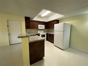 3670 N 56th Ave in Hollywood, FL - Building Photo - Building Photo