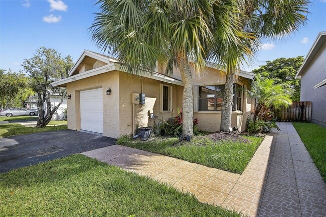 property at 581 Lakeside Cir