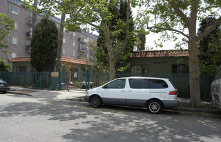 5216 De Longpre Ave Apartments