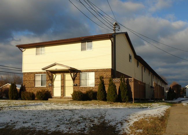 Adam's Place Apartments in Vienna, WV - Building Photo - Building Photo