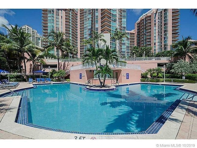 3370 Hidden Bay Dr, Unit 806 in Aventura, FL - Building Photo - Building Photo