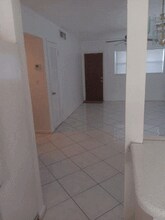 1541 NE 34th Ct, Unit 201 in Oakland Park, FL - Building Photo - Building Photo