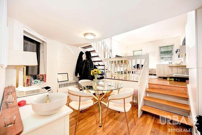 35 Grove St in New York, NY - Building Photo - Building Photo