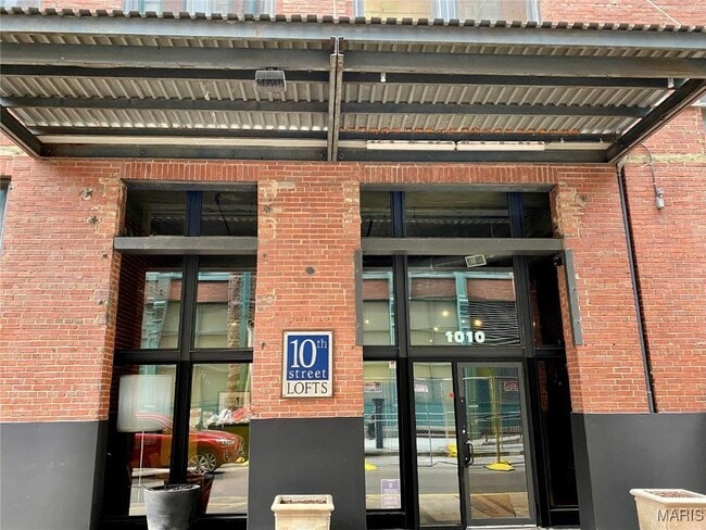1010 St Charles St in St. Louis, MO - Building Photo - Building Photo