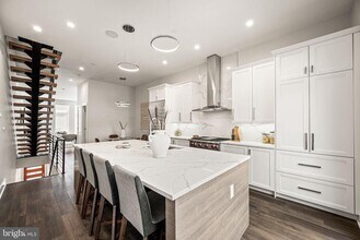 1217 Bainbridge St in Philadelphia, PA - Building Photo - Building Photo