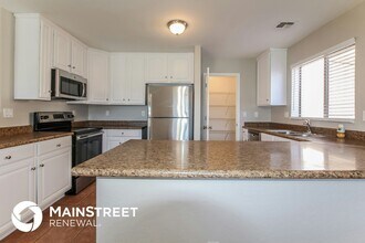 11145 W College Dr in Phoenix, AZ - Foto de edificio - Building Photo