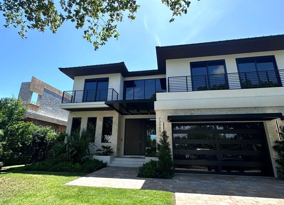 13085 Coronado Terrace in North Miami, FL - Building Photo