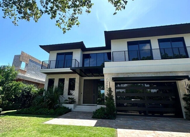 13085 Coronado Terrace in North Miami, FL - Building Photo - Building Photo