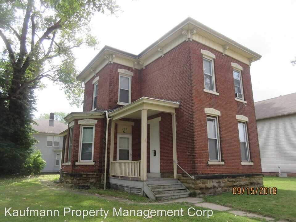 203 W Dewald St in Fort Wayne, IN - Building Photo