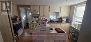 69 Alma St in St Thomas, ON - Building Photo - Building Photo