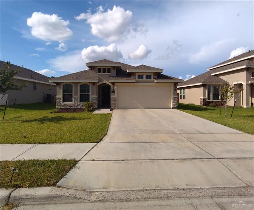 3608 Harvard Ave in McAllen, TX - Foto de edificio