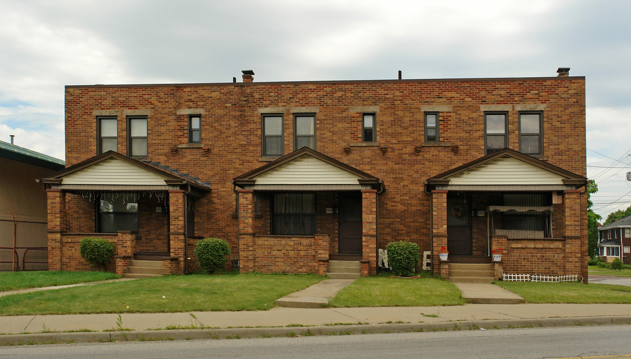 1352-1356 Belmont Ave in Youngstown, OH - Building Photo