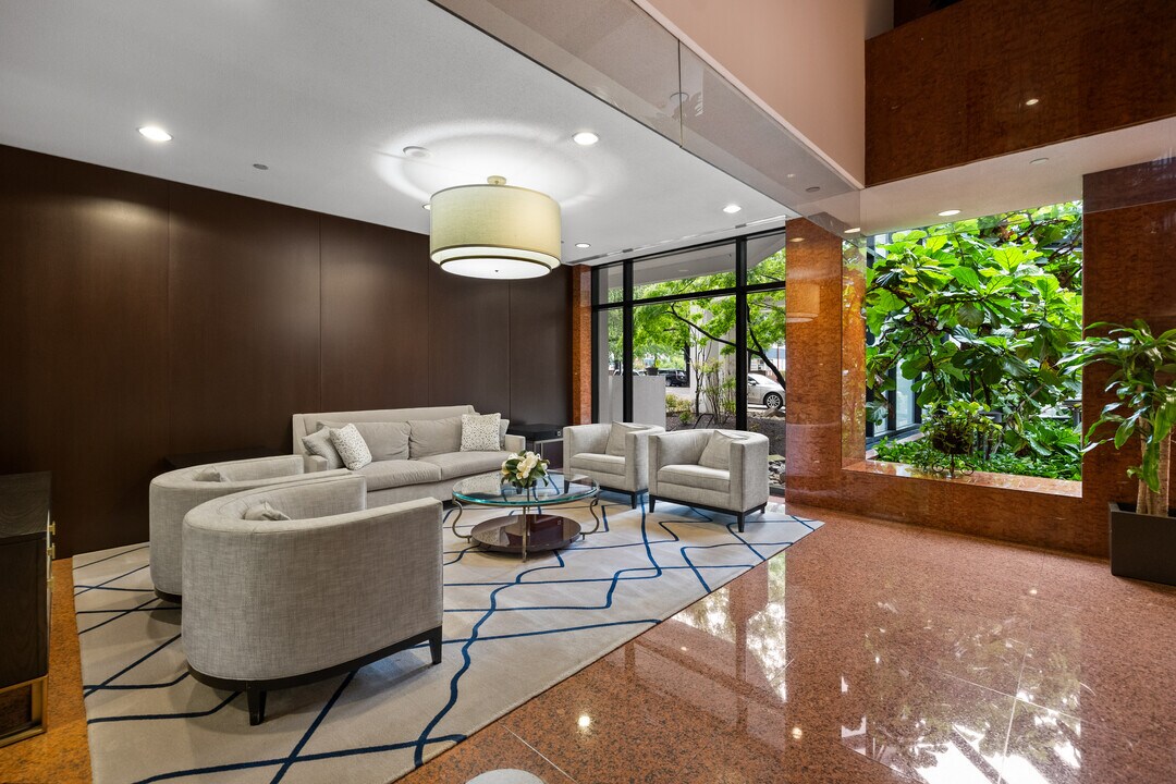 1530 Key Blvd, Unit 617 in Arlington, VA - Building Photo