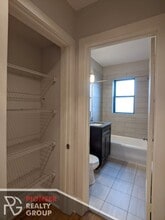 2315 N Rockwell St, Unit c1 in Chicago, IL - Building Photo - Building Photo