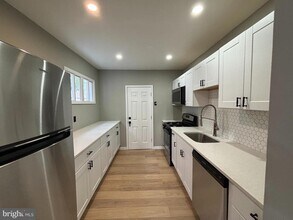 107 Kingsley St in Philadelphia, PA - Building Photo - Building Photo