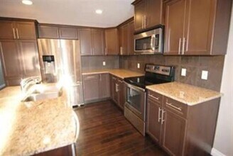 5123-168A 168A Ave NW in Edmonton, AB - Building Photo - Building Photo