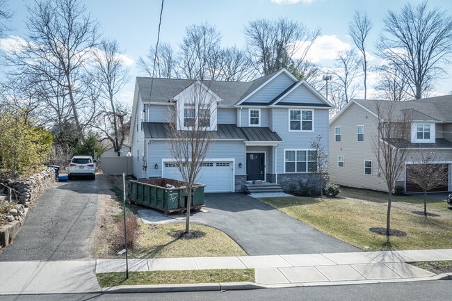 333 Washington Ave in Hillsdale, NJ - Foto de edificio - Building Photo
