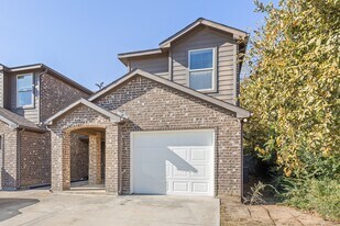 Audra Townhomes in Denton, TX - Building Photo