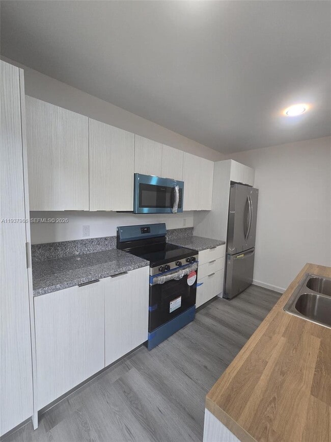 568 NW 7th St in Florida City, FL - Building Photo - Building Photo