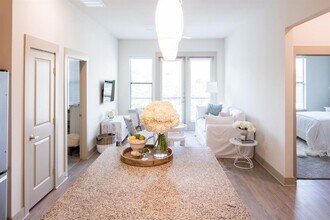 7518 Eastern Ave-Unit -206 in Dallas, TX - Building Photo - Building Photo