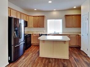 1639 182nd St E in Spanaway, WA - Foto de edificio - Building Photo