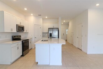 2208 Paravane Wy in Wesley Chapel, FL - Building Photo - Building Photo