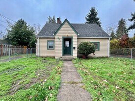 231 NE 4th Ave in Hillsboro, OR - Building Photo