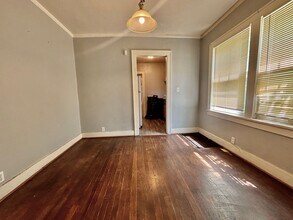 2404 E 67th Terrace in Kansas City, MO - Building Photo - Building Photo