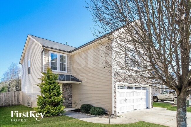 5615 Misty Hill Cir in Clemmons, NC - Building Photo - Building Photo