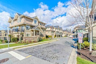 19525-19573 73 Ave in Surrey, BC - Building Photo
