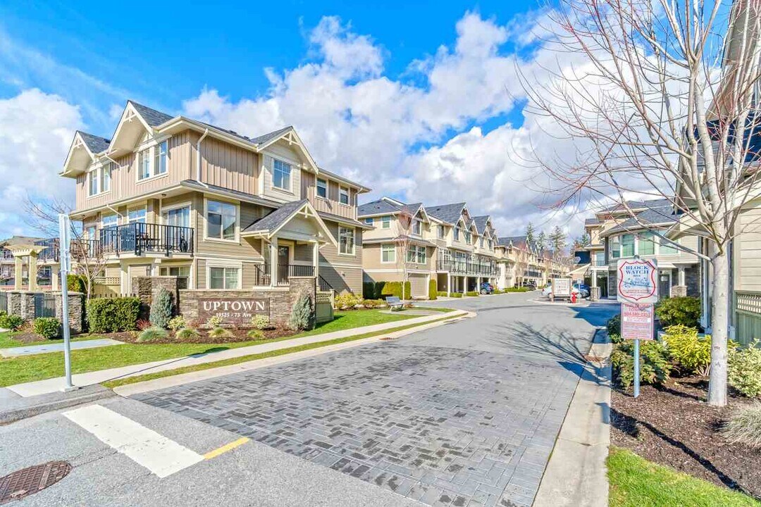19525-19573 73 Ave in Surrey, BC - Building Photo