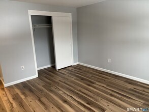 329 Blackstone Vlg in Meriden, CT - Building Photo - Building Photo