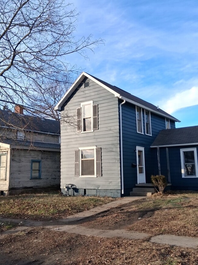1008 Kenilworth Ave in Coshocton, OH - Building Photo - Building Photo