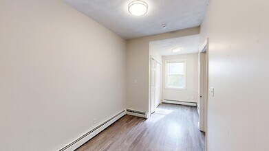 129 Eutaw St, Unit 1 in Boston, MA - Foto de edificio - Building Photo