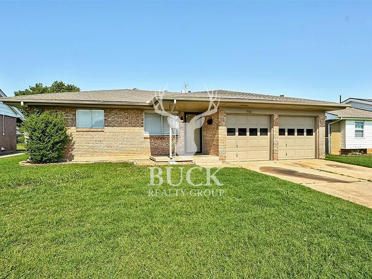 705 N Dillon Ave in Moore, OK - Building Photo