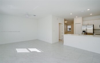 23505 SW 129th Path in Princeton, FL - Foto de edificio - Building Photo