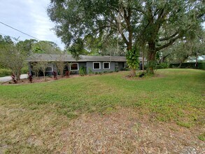 820 Crenshaw Lake Rd in Lutz, FL - Foto de edificio - Building Photo