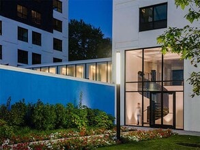 251 Dekalb in King of Prussia, PA - Foto de edificio - Building Photo