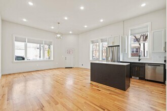 150 West Side Ave in Jersey City, NJ - Building Photo - Building Photo