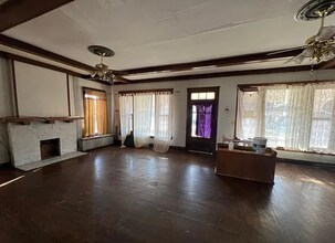 307 E Oak St in West Frankfort, IL - Building Photo - Building Photo